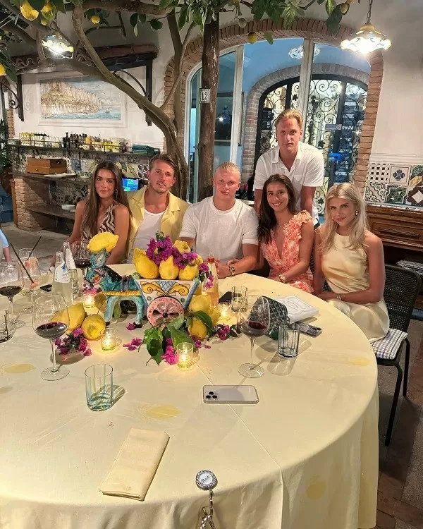 Haaland trở lại Man City sau kỳ nghỉ Hè bất tận, di chuyển như con thoi Haaland trở lại Man City sau kỳ nghỉ Hè bất tận, di chuyển như con thoi