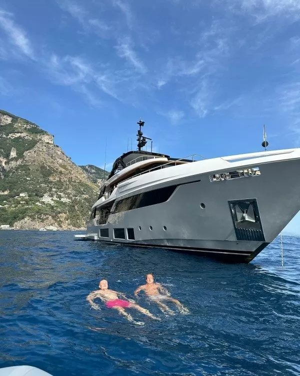 Haaland trở lại Man City sau kỳ nghỉ Hè bất tận, di chuyển như con thoi Haaland trở lại Man City sau kỳ nghỉ Hè bất tận, di chuyển như con thoi