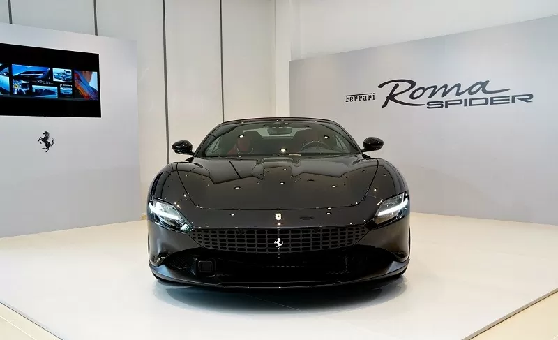 Cận cảnh Ferrari Roma Spider vừa ra mắt tại Việt Nam, giá từ 20 tỷ đồng Cận cảnh Ferrari Roma Spider vừa ra mắt tại Việt Nam, giá từ 20 tỷ đồng
