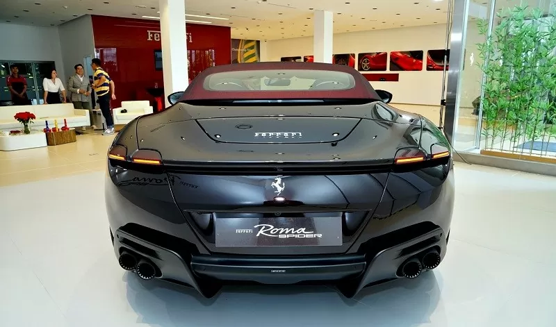 Cận cảnh Ferrari Roma Spider vừa ra mắt tại Việt Nam, giá từ 20 tỷ đồng Cận cảnh Ferrari Roma Spider vừa ra mắt tại Việt Nam, giá từ 20 tỷ đồng