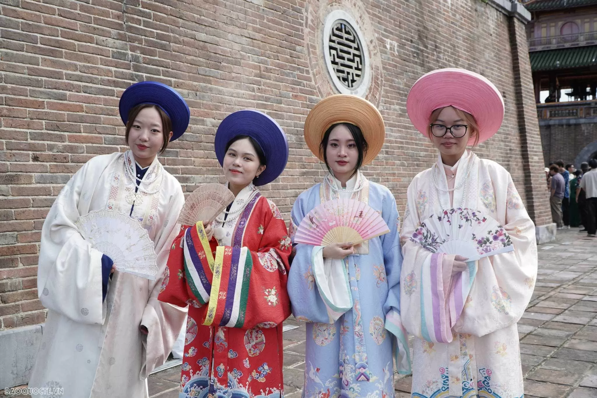 Trại hè Việt Nam 2024: Kiều bào trẻ với những trải nghiệm khó quên ở cố đô Huế Trại hè Việt Nam 2024: Kiều bào trẻ với những trải nghiệm khó quên ở cố đô Huế