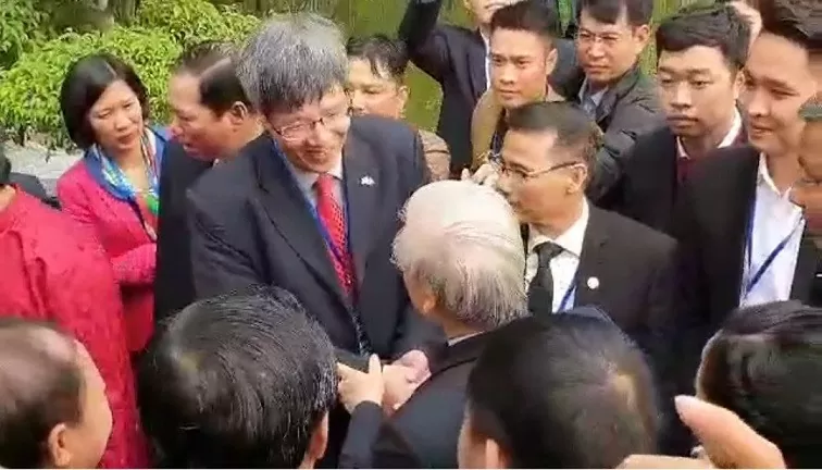 Kiều bào rưng rưng nhớ lại những kỷ niệm với Tổng Bí thư Nguyễn Phú Trọng Kiều bào rưng rưng nhớ lại những kỷ niệm với Tổng Bí thư Nguyễn Phú Trọng