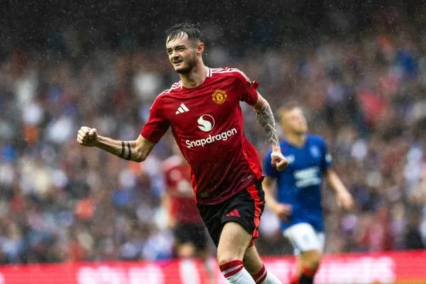 Tài năng trẻ Hugill ăn mừng sau khi ấn định chiến thắng 2-0 cho MU. Tài năng trẻ Hugill ăn mừng sau khi ấn định chiến thắng 2-0 cho MU.