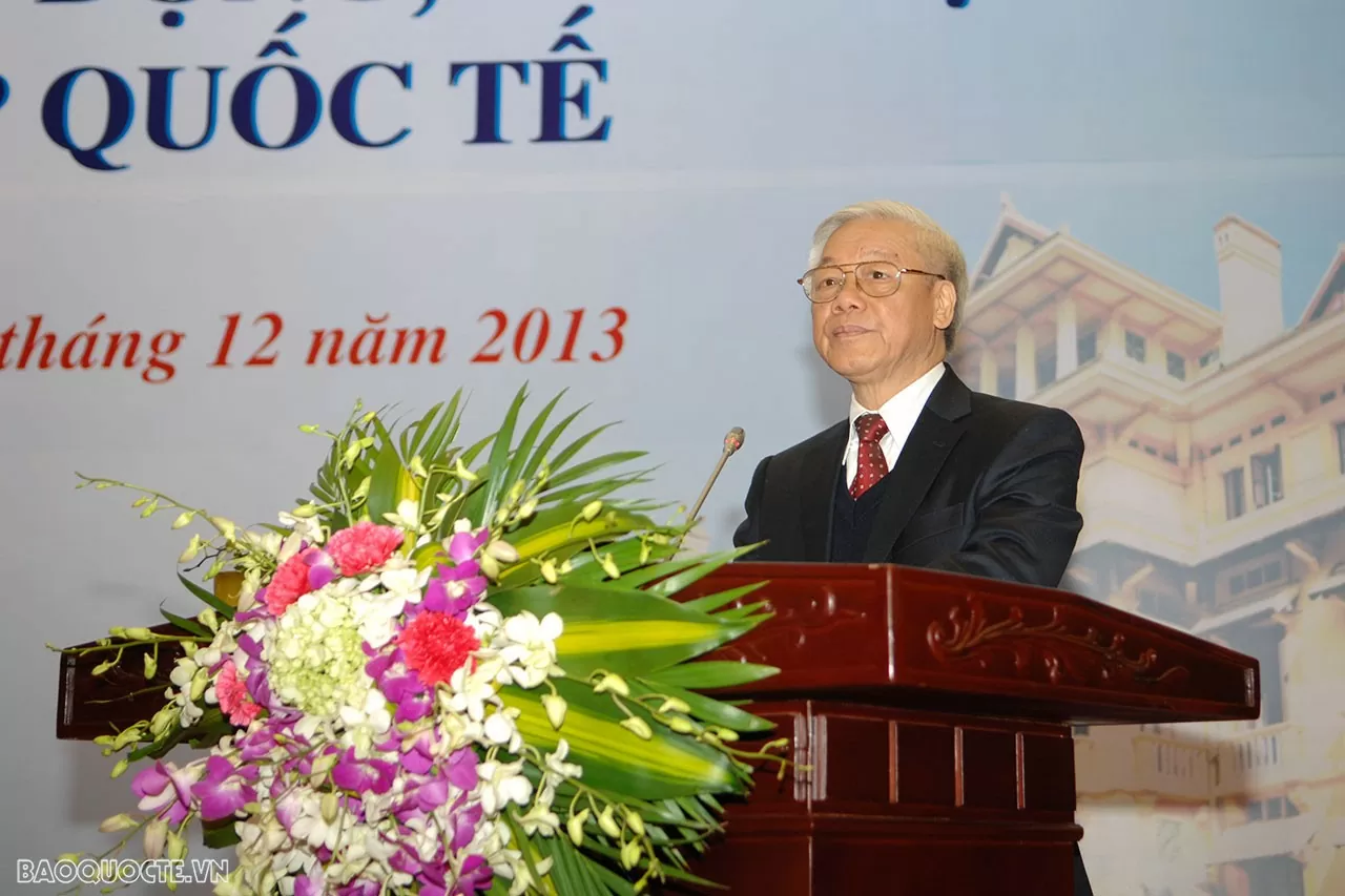 Tổng Bí thư Nguyễn Phú Trọng đến dự và phát biểu chỉ đạo tại Hội nghị Ngoại giao lần thứ 28 (tháng 12/2013) (Ảnh: Quang Hòa) Tổng Bí thư Nguyễn Phú Trọng đến dự và phát biểu chỉ đạo tại Hội nghị Ngoại giao lần thứ 28 (tháng 12/2013) (Ảnh: Quang Hòa)
