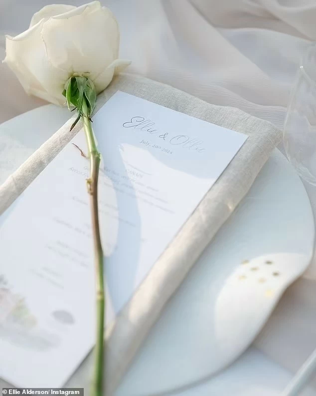 Sao tuyển Anh Ollie Watkins lãng mạn cầu hôn bạn gái Sao tuyển Anh Ollie Watkins lãng mạn cầu hôn bạn gái