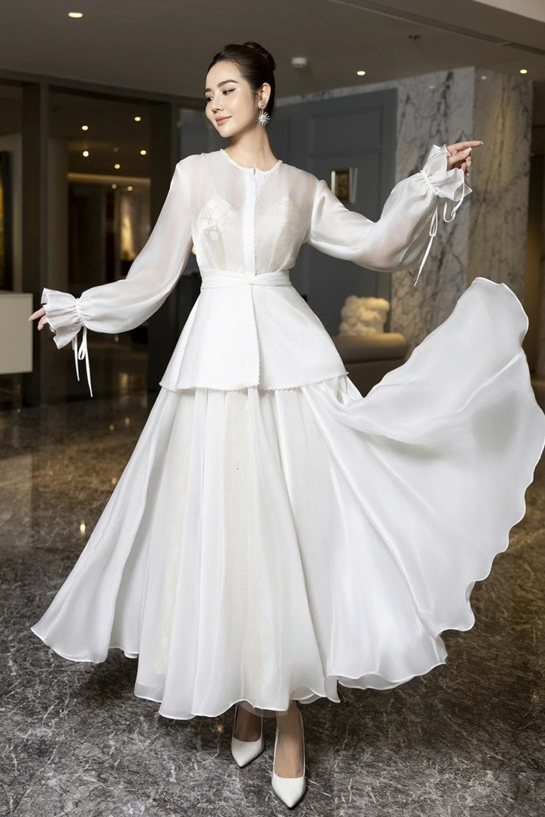 Phan Minh Huyền làm mẫu Phan Minh Huyền làm mẫu