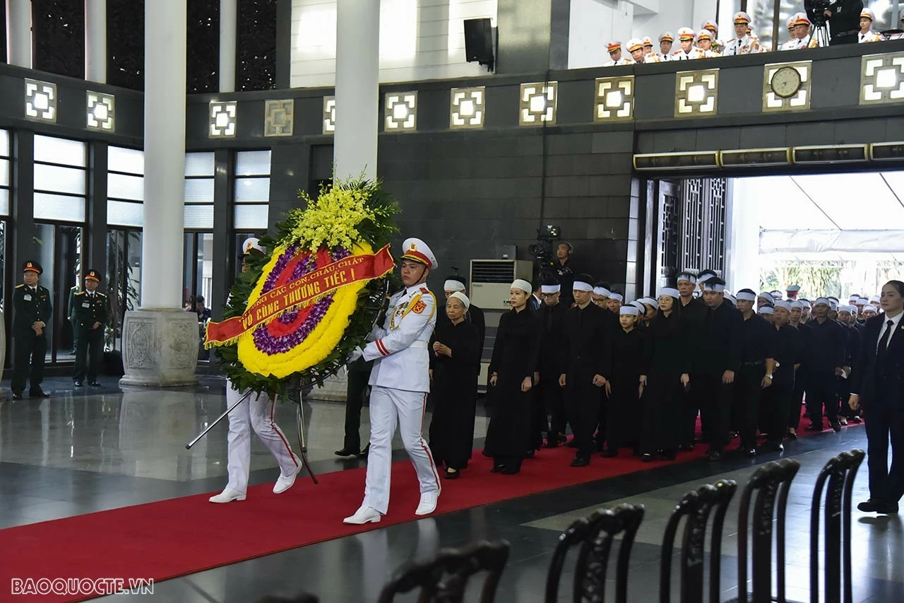 undefined Trực tiếp: Toàn cảnh Lễ viếng Tổng Bí thư Nguyễn Phú Trọng sáng ngày 25/7