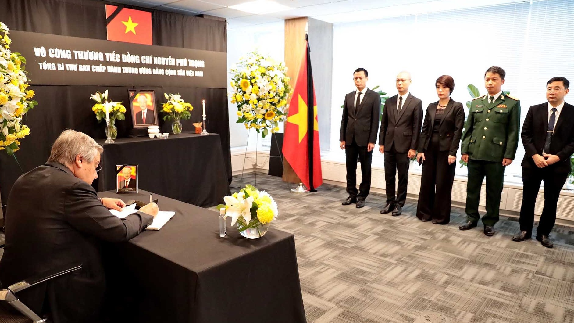 Tổng thư ký Liên hợp quốc viếng Tổng Bí thư Nguyễn Phú Trọng