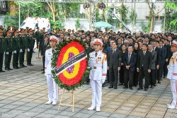 Đoàn Bộ Ngoại giao viếng Tổng Bí thư Nguyễn Phú Trọng