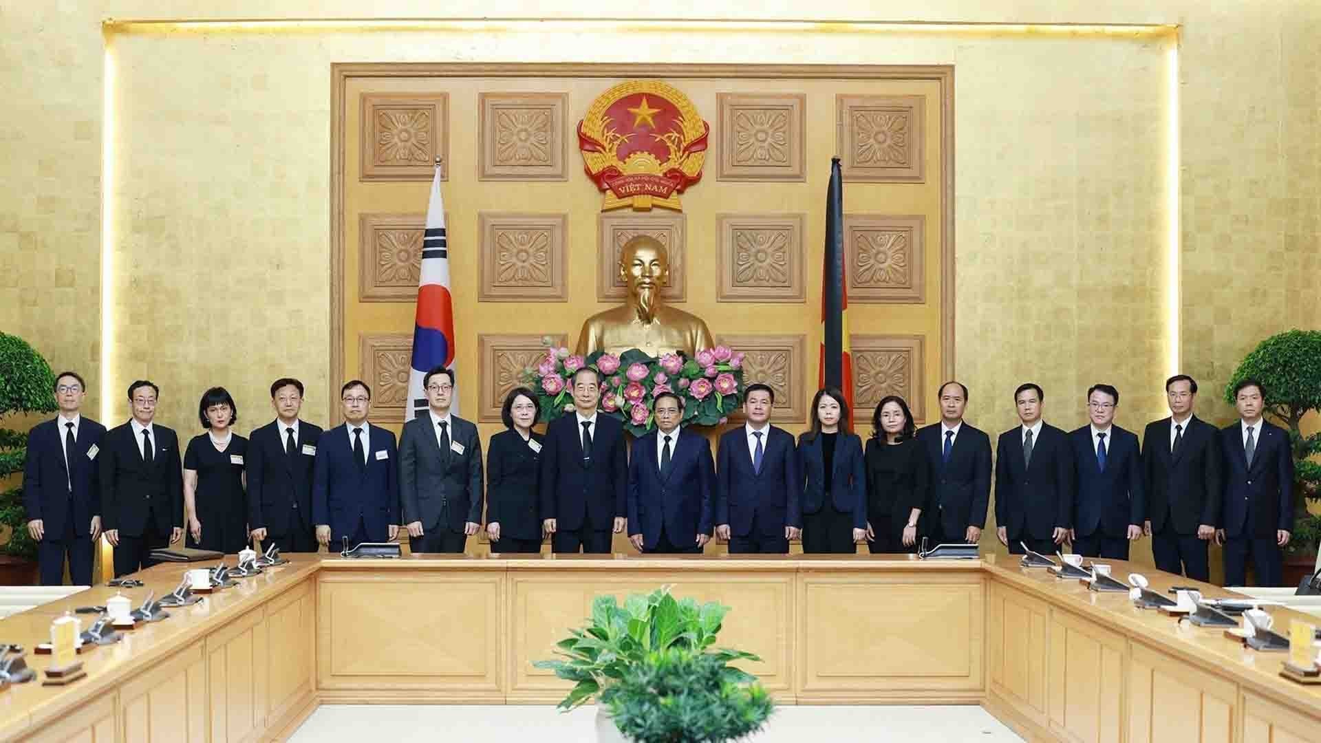 Thủ tướng Phạm Minh Chính tiếp Thủ tướng Hàn Quốc Han Duck Soo