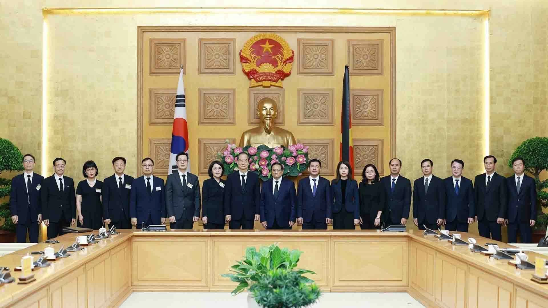 Thủ tướng Chính phủ Phạm Minh Chính tiếp Thủ tướng Hàn Quốc Han Duck Soo Thủ tướng Chính phủ Phạm Minh Chính tiếp Thủ tướng Hàn Quốc Han Duck Soo