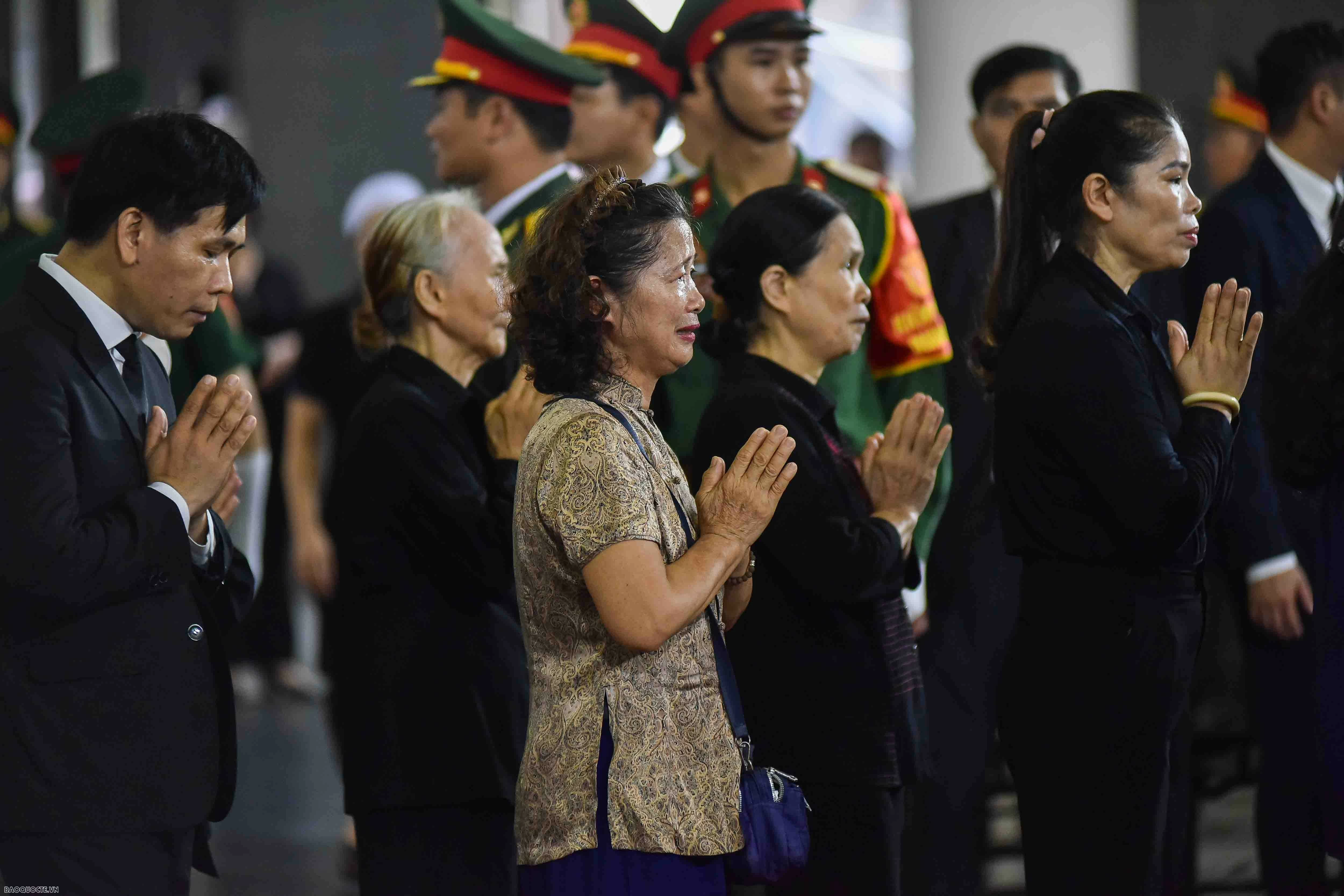 Người dân vượt gần 1.000km ra Hà Nội viếng Tổng Bí thư Nguyễn Phú Trọng Người dân vượt gần 1.000km ra Hà Nội viếng Tổng Bí thư Nguyễn Phú Trọng