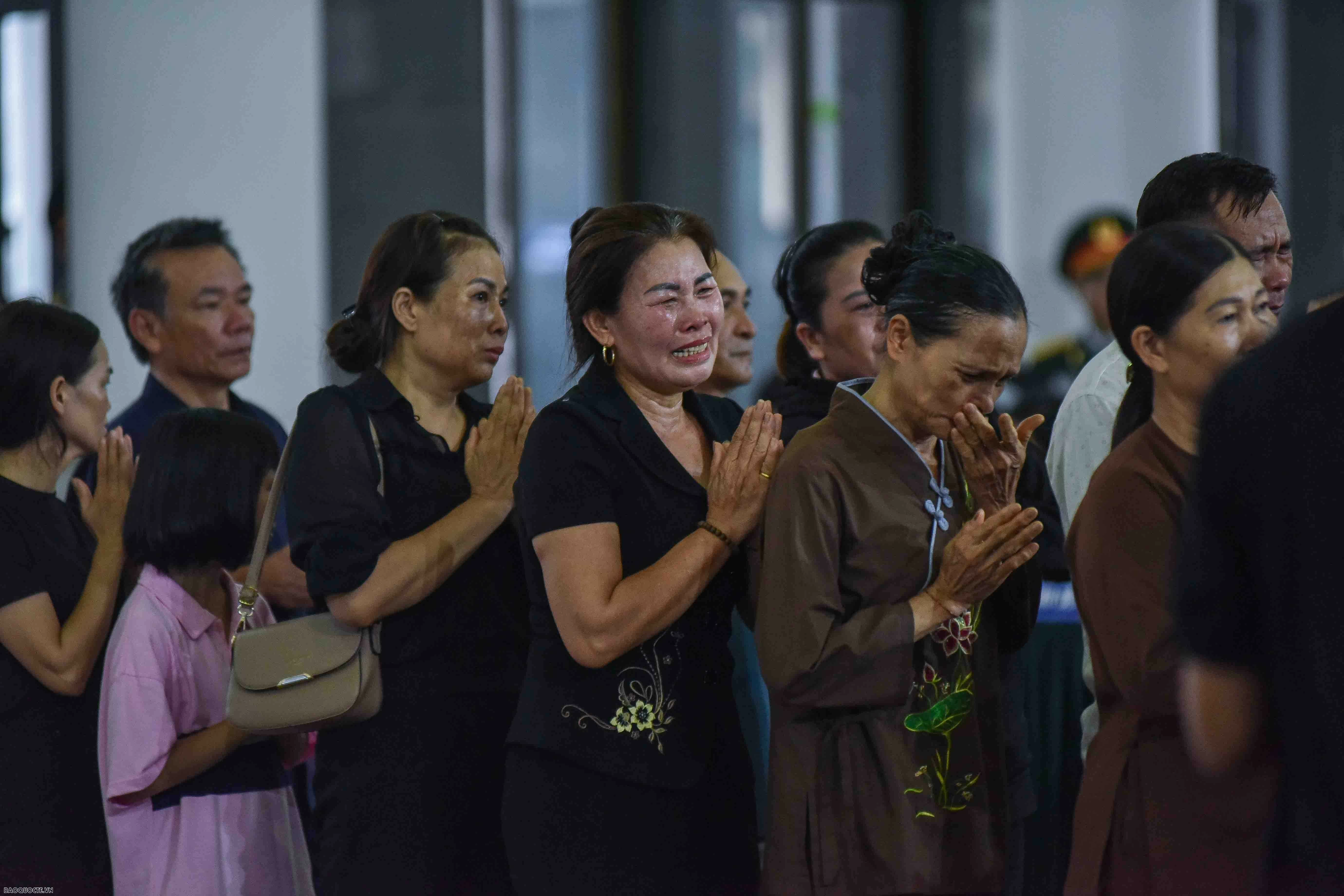 Người dân vượt gần 1.000km ra Hà Nội viếng Tổng Bí thư Nguyễn Phú Trọng Người dân vượt gần 1.000km ra Hà Nội viếng Tổng Bí thư Nguyễn Phú Trọng