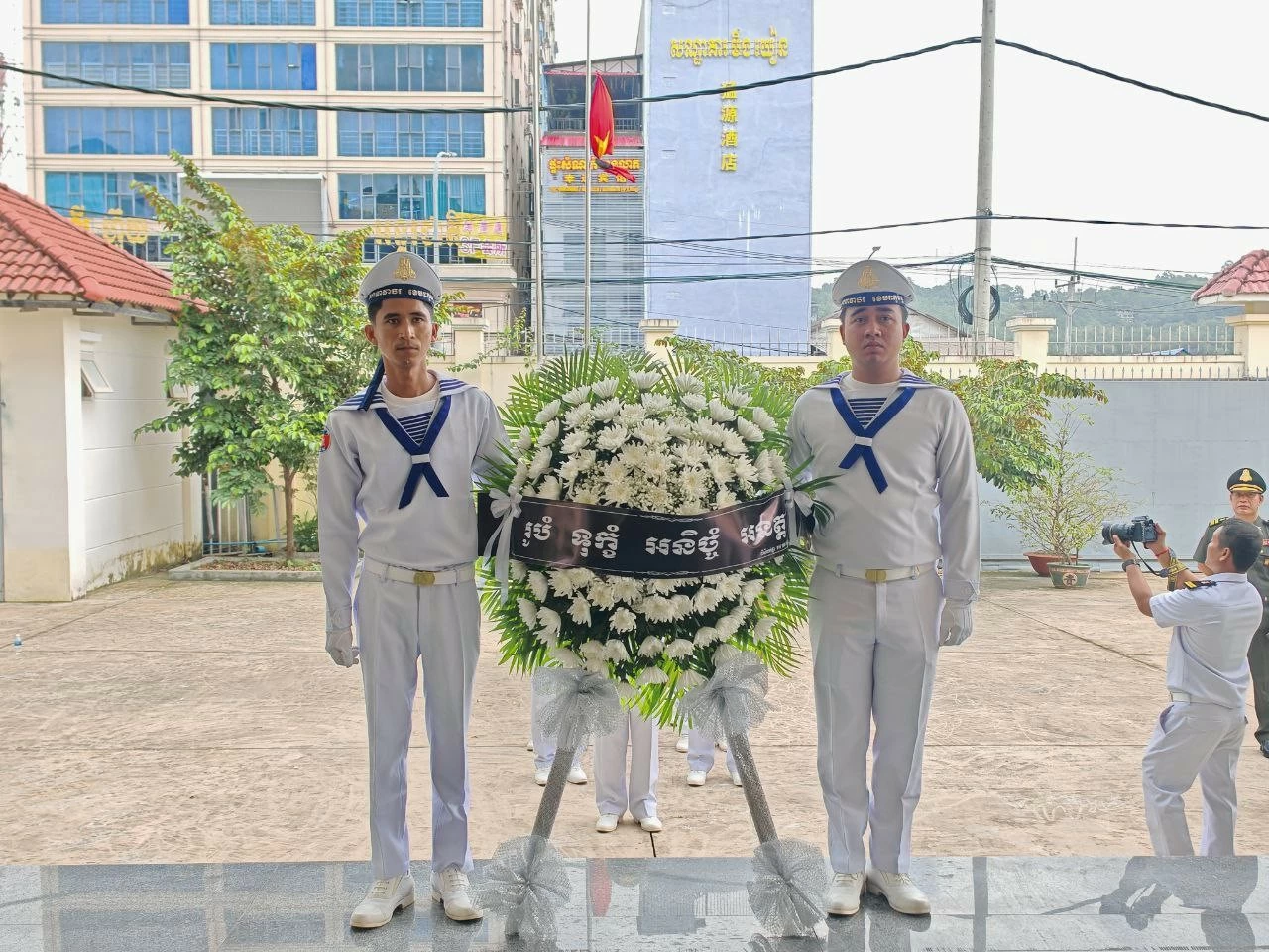 Tổng Lãnh sự quán Việt Nam tại Preah Sihanouk tổ chức lễ viếng Tổng Bí thư Nguyễn Phú Trọng Tổng Lãnh sự quán Việt Nam tại Preah Sihanouk tổ chức lễ viếng Tổng Bí thư Nguyễn Phú Trọng