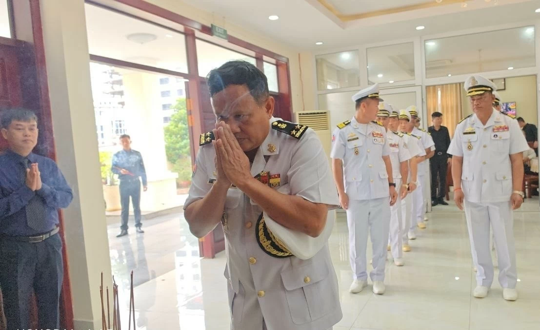 Tổng Lãnh sự quán Việt Nam tại Preah Sihanouk tổ chức lễ viếng Tổng Bí thư Nguyễn Phú Trọng Tổng Lãnh sự quán Việt Nam tại Preah Sihanouk tổ chức lễ viếng Tổng Bí thư Nguyễn Phú Trọng