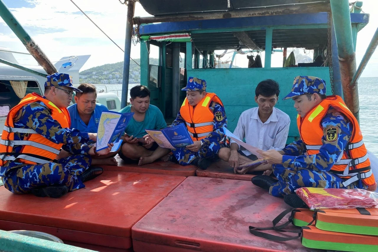 Quân chủng Hải quân sơ kết công tác chống khai thác hải sản bất hợp pháp Quân chủng Hải quân sơ kết công tác chống khai thác hải sản bất hợp pháp