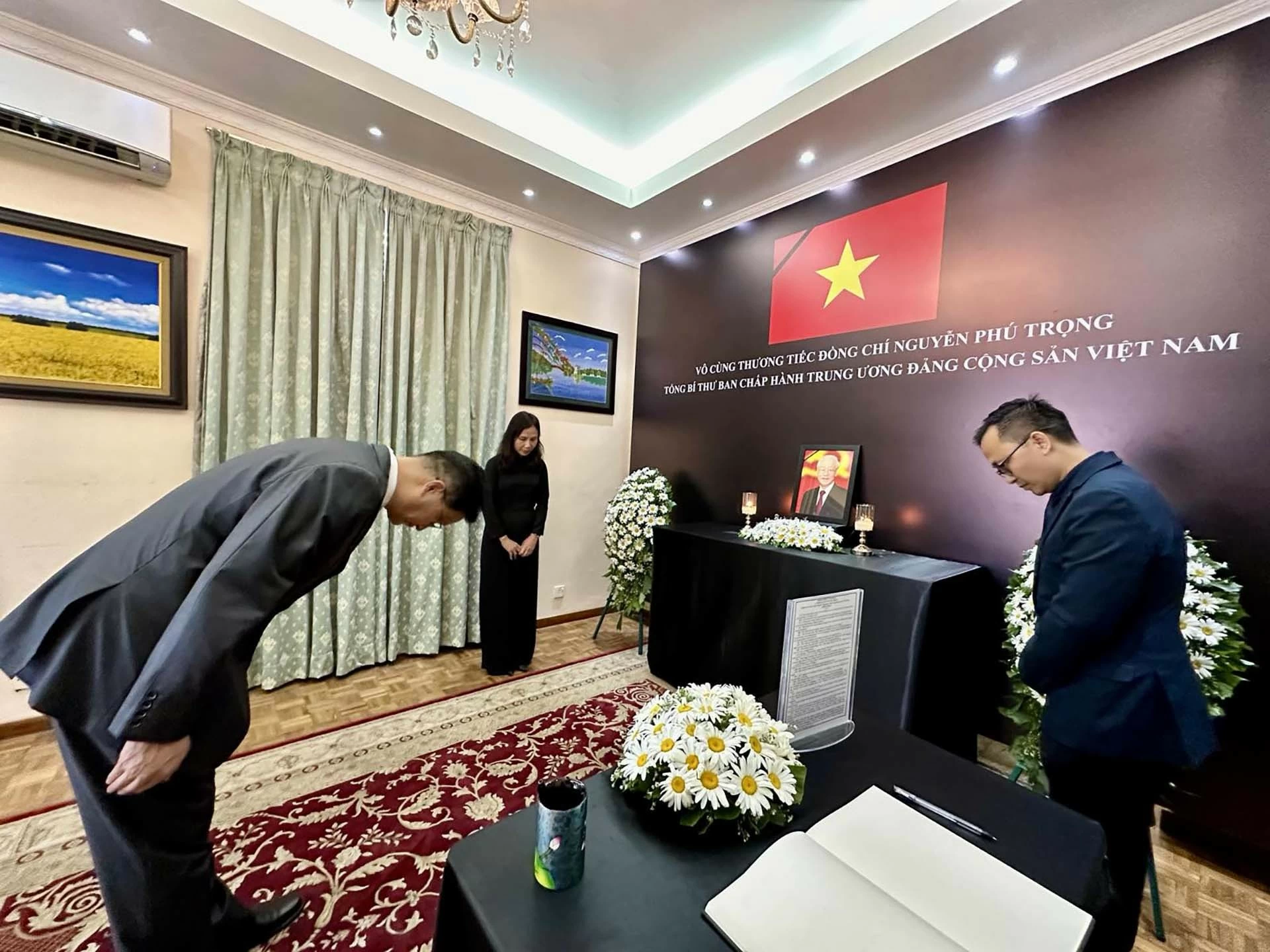 Trang trọng tổ chức lễ viếng Tổng Bí thư Nguyễn Phú Trọng tại Đại sứ quán Việt Nam ở Sri Lanka Trang trọng tổ chức lễ viếng Tổng Bí thư Nguyễn Phú Trọng tại Đại sứ quán Việt Nam ở Sri Lanka