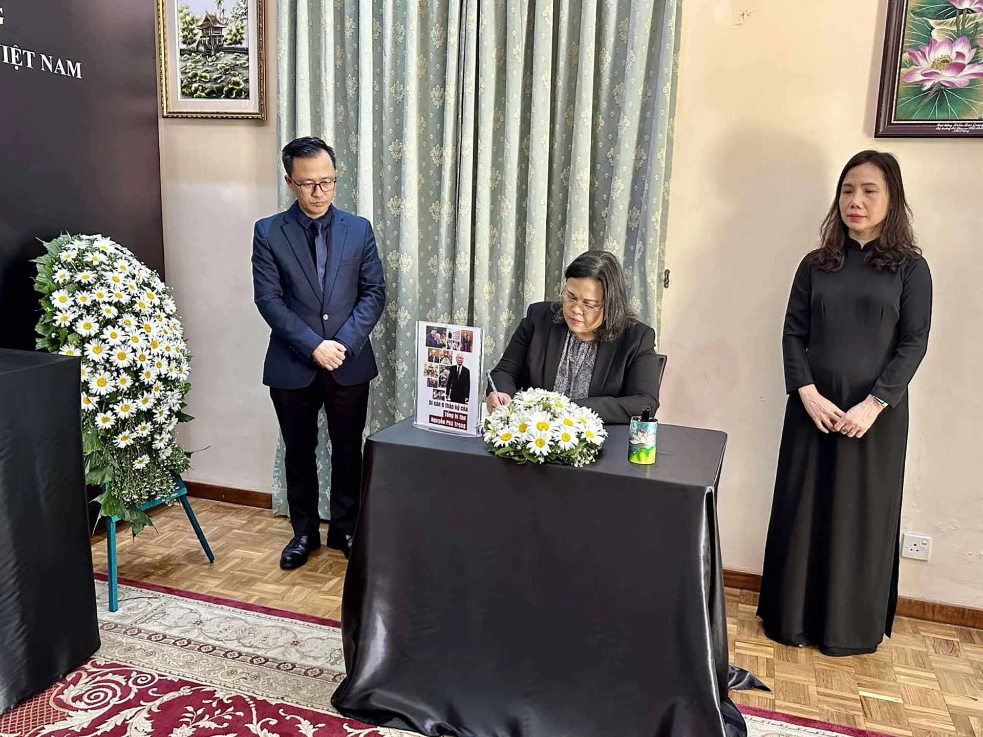 Trang trọng tổ chức lễ viếng Tổng Bí thư Nguyễn Phú Trọng tại Đại sứ quán Việt Nam ở Sri Lanka Trang trọng tổ chức lễ viếng Tổng Bí thư Nguyễn Phú Trọng tại Đại sứ quán Việt Nam ở Sri Lanka