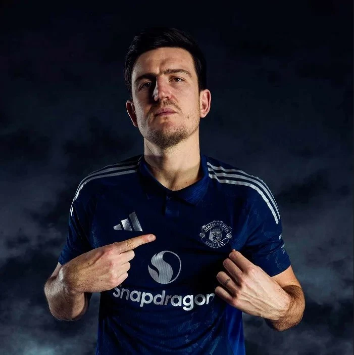 MU ra mắt mẫu áo đấu mới trên sân khách tương đồng áo truyền thống Chelsea MU ra mắt mẫu áo đấu mới trên sân khách tương đồng áo truyền thống Chelsea