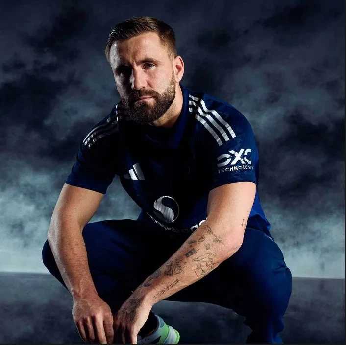 MU ra mắt mẫu áo đấu mới trên sân khách tương đồng áo truyền thống Chelsea MU ra mắt mẫu áo đấu mới trên sân khách tương đồng áo truyền thống Chelsea