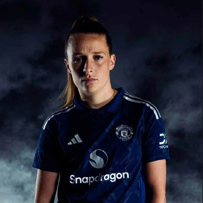 MU ra mắt mẫu áo đấu mới trên sân khách tương đồng áo truyền thống Chelsea MU ra mắt mẫu áo đấu mới trên sân khách tương đồng áo truyền thống Chelsea