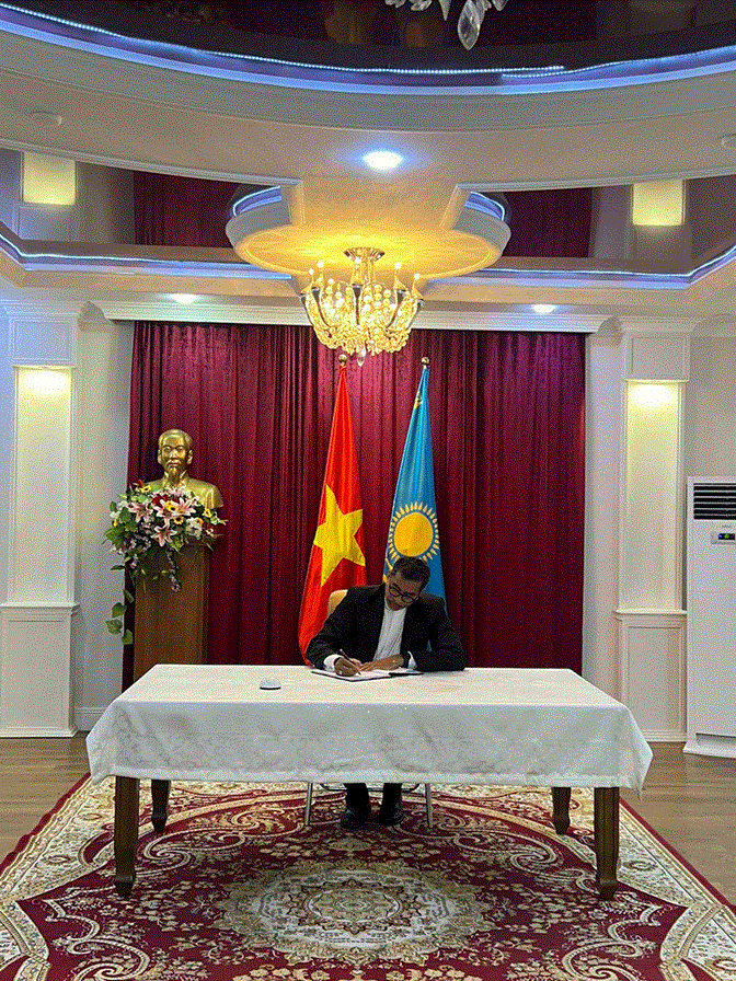 Các CQĐD ngoại giao nước ngoài và một số ban ngành Kazakhstan tiếp tục đến viếng và ký sổ tang Tổng Bí thư Nguyễn Phú Trọng Các CQĐD ngoại giao nước ngoài và một số ban ngành Kazakhstan tiếp tục đến viếng và ký sổ tang Tổng Bí thư Nguyễn Phú Trọng