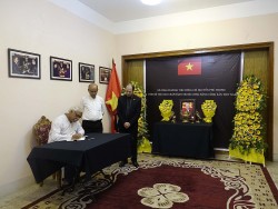 Gần 30 đoàn đến Đại sứ quán Việt Nam tại Bangladesh chia buồn Tổng Bí thư Nguyễn Phú Trọng từ trần