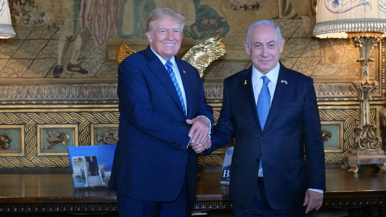 Cựu Tổng thống Trump và Thủ tướng Israel Benjamin Netanyahu gặp nhau tại Mar-a-Lago vào ngày 26 tháng 7 năm 2024. Ảnh: Văn phòng Báo chí Chính phủ Israel Cựu Tổng thống Trump và Thủ tướng Israel Benjamin Netanyahu gặp nhau tại Mar-a-Lago vào ngày 26 tháng 7 năm 2024. Ảnh: Văn phòng Báo chí Chính phủ Israel