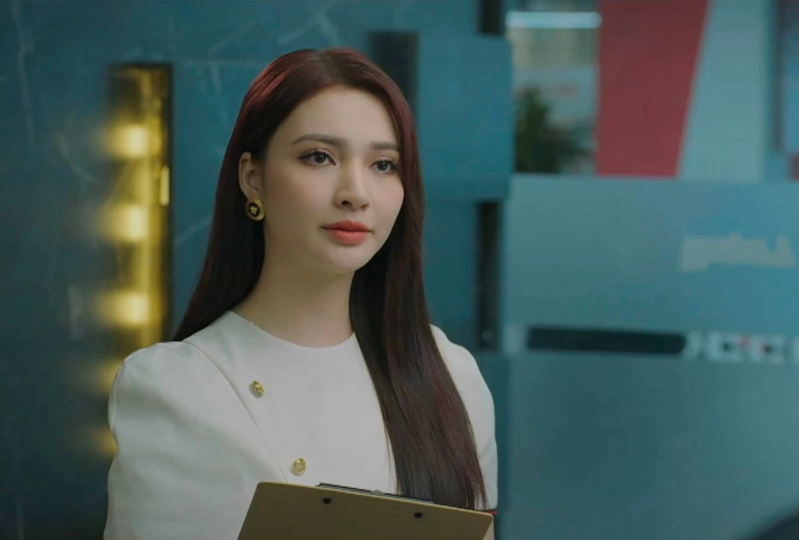 'Soi' nhan sắc nữ phụ sang chảnh trong Những nẻo đường gần xa 'Soi' nhan sắc nữ phụ sang chảnh trong Những nẻo đường gần xa