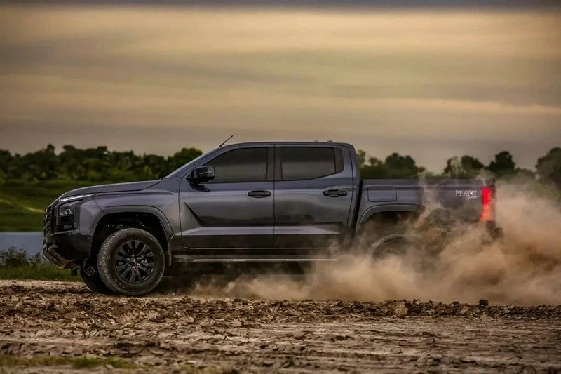 Cận cảnh Mitsubishi Triton Black Edition ra mắt tại Thái Lan, giá 720 triệu đồng Cận cảnh Mitsubishi Triton Black Edition ra mắt tại Thái Lan, giá 720 triệu đồng