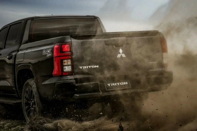 Cận cảnh Mitsubishi Triton Black Edition vừa ra mắt tại Thái Lan, giá 720 triệu đồng Cận cảnh Mitsubishi Triton Black Edition vừa ra mắt tại Thái Lan, giá 720 triệu đồng