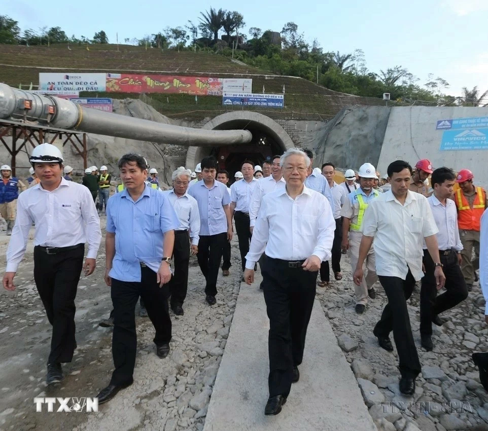 Ngoại trưởng Hoa Kỳ Antony Blinken thắp hương, chia buồn với gia đình Tổng Bí thư Nguyễn Phú Trọng Ngoại trưởng Hoa Kỳ Antony Blinken thắp hương, chia buồn với gia đình Tổng Bí thư Nguyễn Phú Trọng