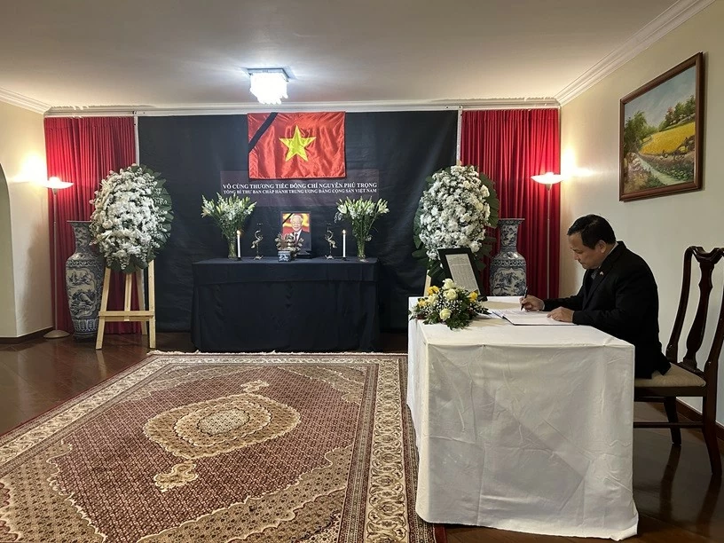 Đại sứ quán Việt Nam tại Brazil đón tiếp 40 đoàn đến viếng Tổng Bí thư Nguyễn Phú Trọng Đại sứ quán Việt Nam tại Brazil đón tiếp 40 đoàn đến viếng Tổng Bí thư Nguyễn Phú Trọng