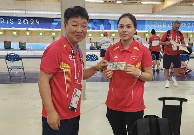 Olympic Paris 2024: Thi đấu xuất sắc, Trịnh Thu Vinh nhận 'thưởng nóng' 1.000 USD tiền mặt Olympic Paris 2024: Thi đấu xuất sắc, Trịnh Thu Vinh nhận 'thưởng nóng' 1.000 USD tiền mặt