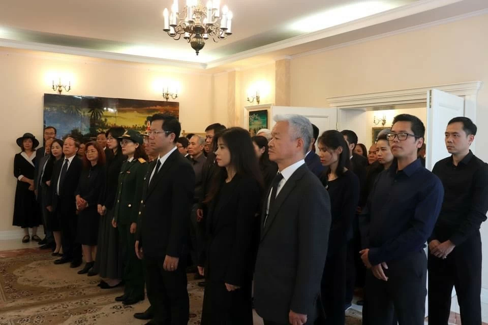 Đại sứ quán Việt Nam tại Ba Lan tổ chức lễ viếng, truy điệu và ký sổ tang đồng chí Tổng Bí thư Nguyễn Phú Trọng Đại sứ quán Việt Nam tại Ba Lan tổ chức lễ viếng, truy điệu và ký sổ tang đồng chí Tổng Bí thư Nguyễn Phú Trọng