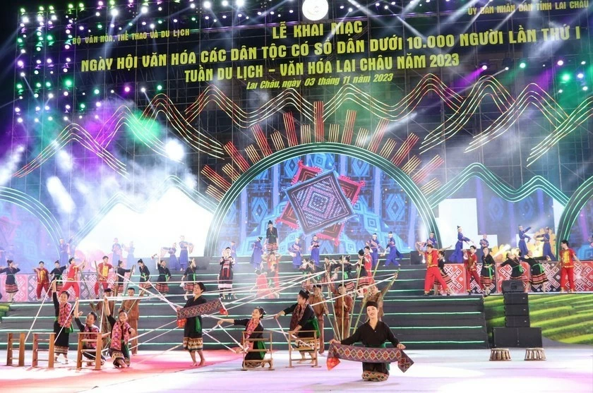 Phát huy bản sắc văn hóa gắn với phát triển du lịch trên địa bàn Lai Châu Phát huy bản sắc văn hóa gắn với phát triển du lịch trên địa bàn Lai Châu