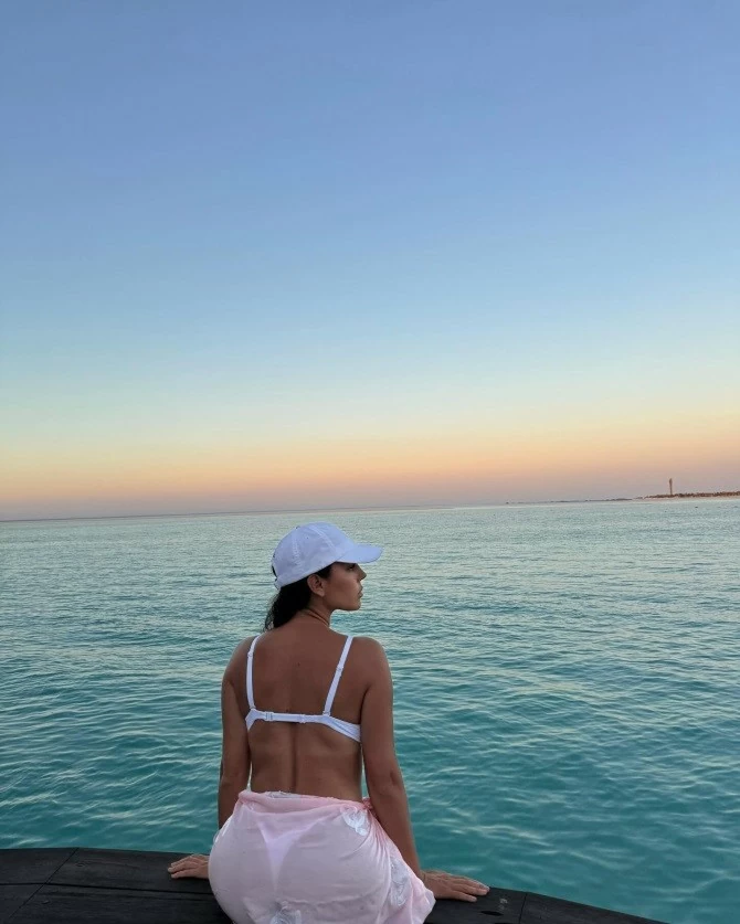 Khoe ảnh trên biển, bạn gái siêu sao Ronadol được gọi là Hoa hậu Hoàn vũ Khoe ảnh trên biển, bạn gái siêu sao Ronadol được gọi là Hoa hậu Hoàn vũ