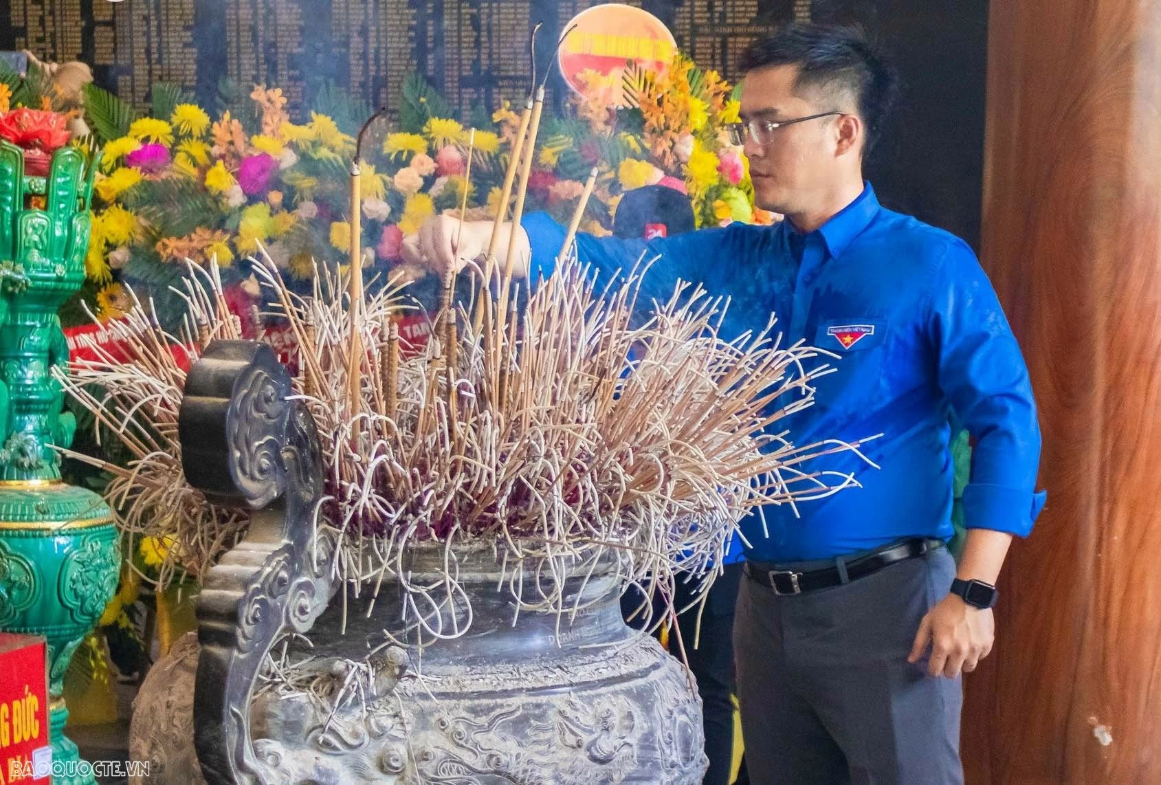 Thanh niên Ngoại giao về thăm địa chỉ đỏ, tri ân các anh hùng liệt sĩ Thanh niên Ngoại giao về thăm địa chỉ đỏ, tri ân các anh hùng liệt sĩ