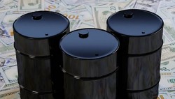 Giá xăng dầu hôm nay 28/10: Lại 'đổ đèo'