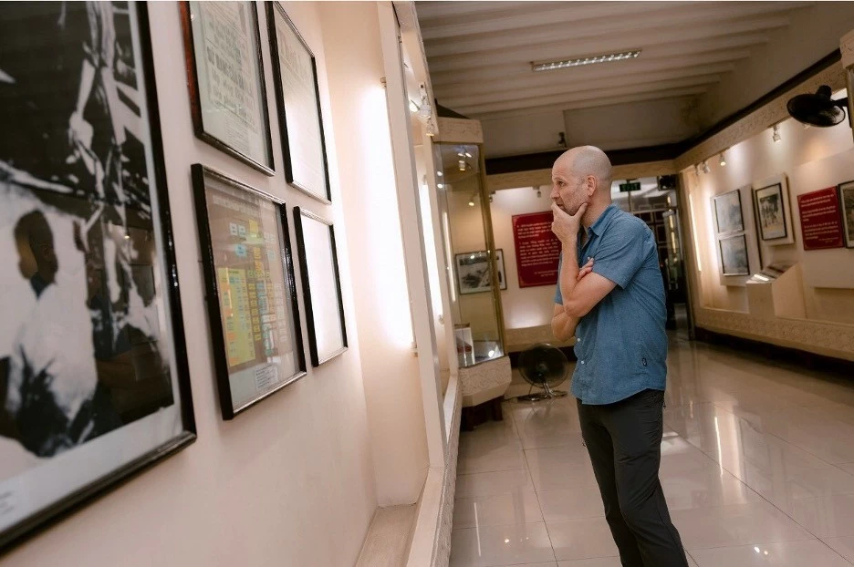 PGS Shannon Gramse suy ngẫm về những cuộc chiến khốc liệt Việt Nam đã trải qua. (Ảnh: Trần Đức Quyết) PGS Shannon Gramse suy ngẫm về những cuộc chiến khốc liệt Việt Nam đã trải qua. (Ảnh: Trần Đức Quyết)