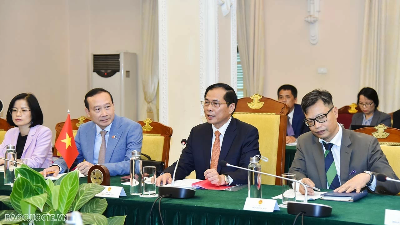 Bộ trưởng Ngoại giao Bùi Thanh Sơn đón, hội đàm với Phó Chủ tịch Ủy ban châu Âu Josep Borrell Fontelles Bộ trưởng Ngoại giao Bùi Thanh Sơn đón, hội đàm với Phó Chủ tịch Ủy ban châu Âu Josep Borrell Fontelles