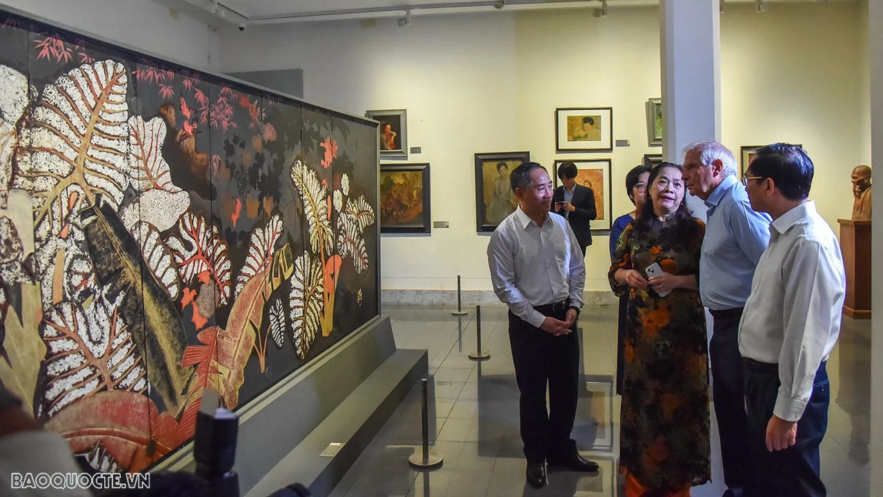 Bảo tàng Mỹ thuật Việt Nam, toạ lạc tại số 66 Nguyễn Thái Học, là một trong những bảo tàng có vị trí quan trọng nhất trong việc lưu giữ và phát huy kho tàng di sản văn hoá nghệ thuật của cộng đồng các dân tộc Việt Nam. Bảo tàng được xây dựng từ thời Pháp thuộc, nguyên là nơi ở cho con gái các quan chức Pháp trên toàn Đông Dương về học tại Hà Nội. Bảo tàng Mỹ thuật Việt Nam, toạ lạc tại số 66 Nguyễn Thái Học, là một trong những bảo tàng có vị trí quan trọng nhất trong việc lưu giữ và phát huy kho tàng di sản văn hoá nghệ thuật của cộng đồng các dân tộc Việt Nam. Bảo tàng được xây dựng từ thời Pháp thuộc, nguyên là nơi ở cho con gái các quan chức Pháp trên toàn Đông Dương về học tại Hà Nội.