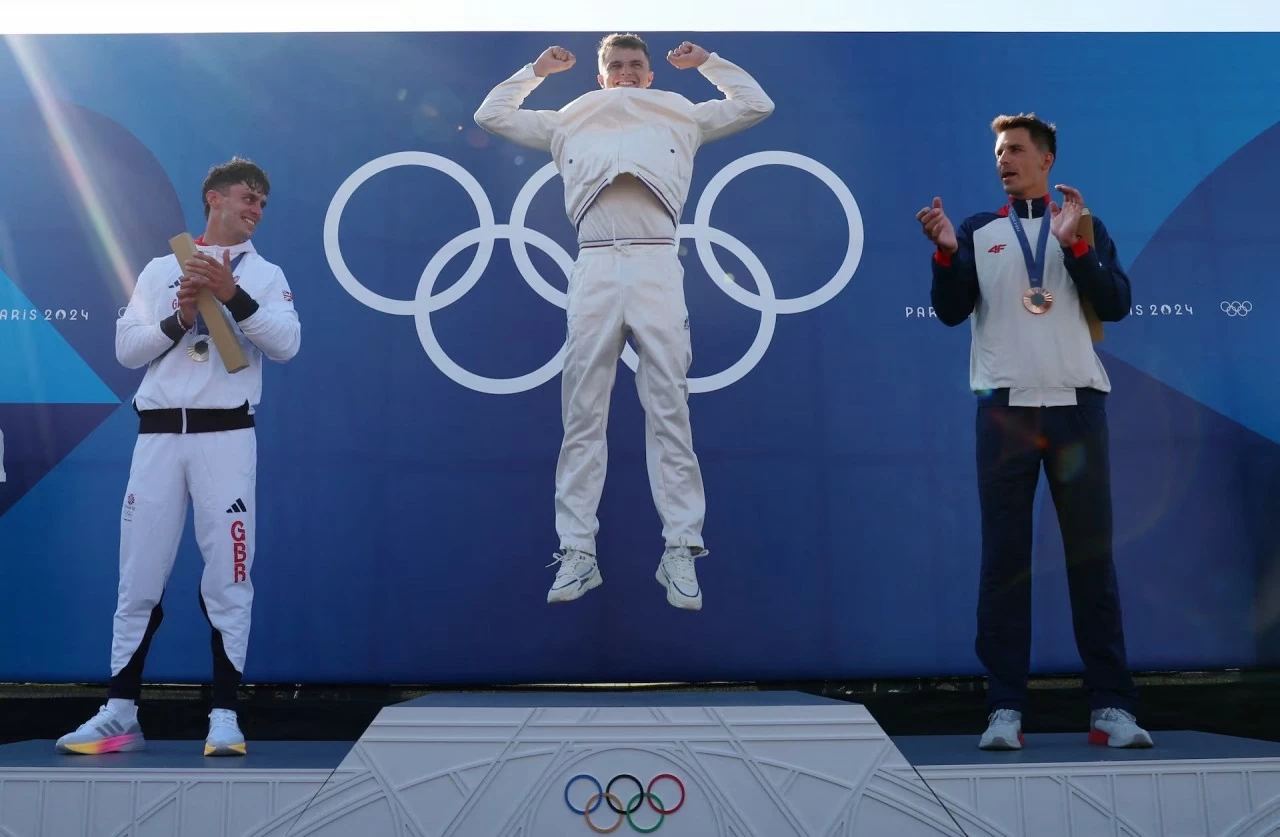 Những khoảnh khắc vàng đầu tiên tại Olympic 2024 Những khoảnh khắc vàng đầu tiên tại Olympic 2024