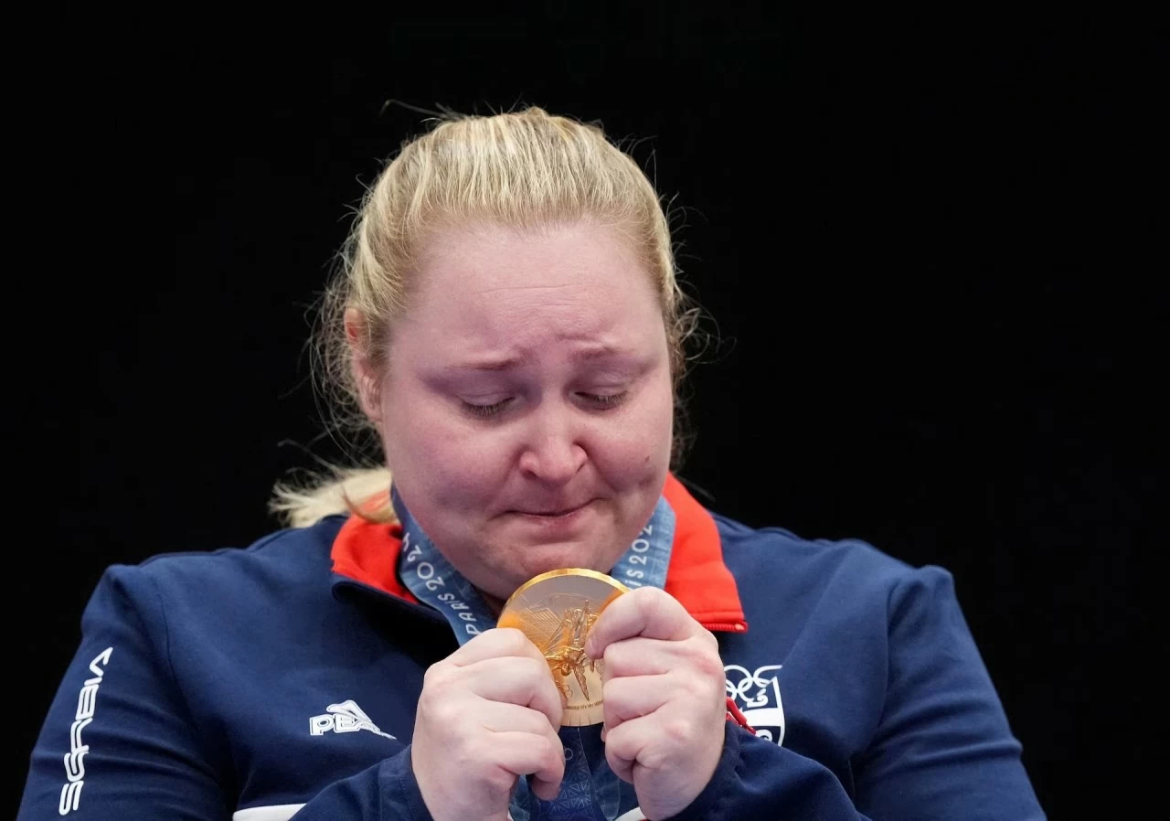 Những khoảnh khắc vàng đầu tiên tại Olympic 2024 Những khoảnh khắc vàng đầu tiên tại Olympic 2024