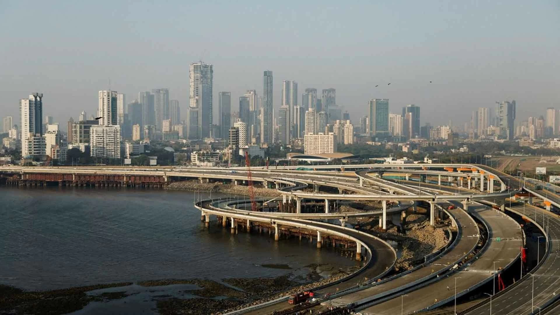 Ấn Độ bổ sung gần 55.000 km mạng lưới đường cao tốc quốc gia trên toàn quốc, tăng 60% về chiều dài tổng thể, trong giai đoạn từ năm 2014 đến năm 2023. (Nguồn: Reuters) Ấn Độ bổ sung gần 55.000 km mạng lưới đường cao tốc quốc gia trên toàn quốc, tăng 60% về chiều dài tổng thể, trong giai đoạn từ năm 2014 đến năm 2023. (Nguồn: Reuters)