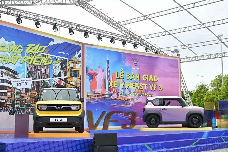 Cận cảnh xe điện VinFast VF 3 bản thương mại vừa bàn giao cho khách hàng Cận cảnh xe điện VinFast VF 3 bản thương mại vừa bàn giao cho khách hàng