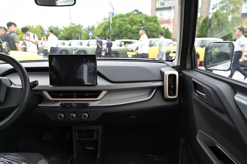 Cận cảnh xe điện VinFast VF3 bản thương mại vừa bàn giao cho khách hàng Cận cảnh xe điện VinFast VF3 bản thương mại vừa bàn giao cho khách hàng