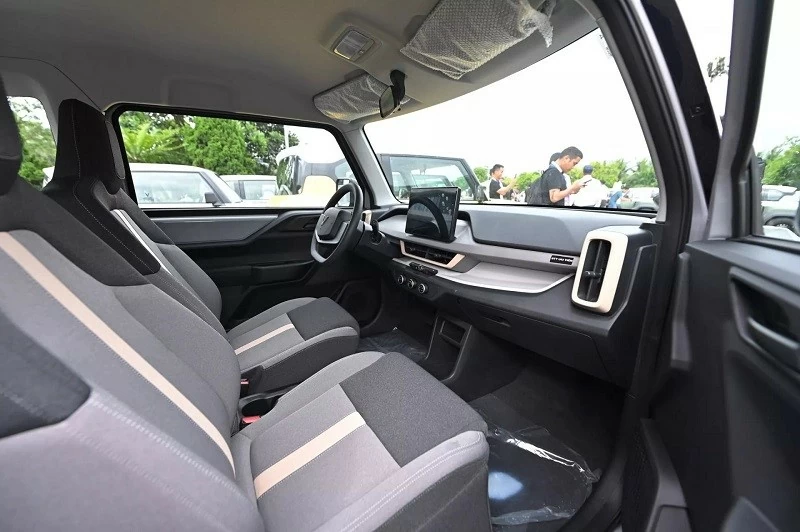 Cận cảnh xe điện VinFast VF3 bản thương mại vừa bàn giao cho khách hàng Cận cảnh xe điện VinFast VF3 bản thương mại vừa bàn giao cho khách hàng