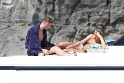 Tiền đạo Chelsea Cole Palmer nghỉ Hè bên bạn gái bí ẩn