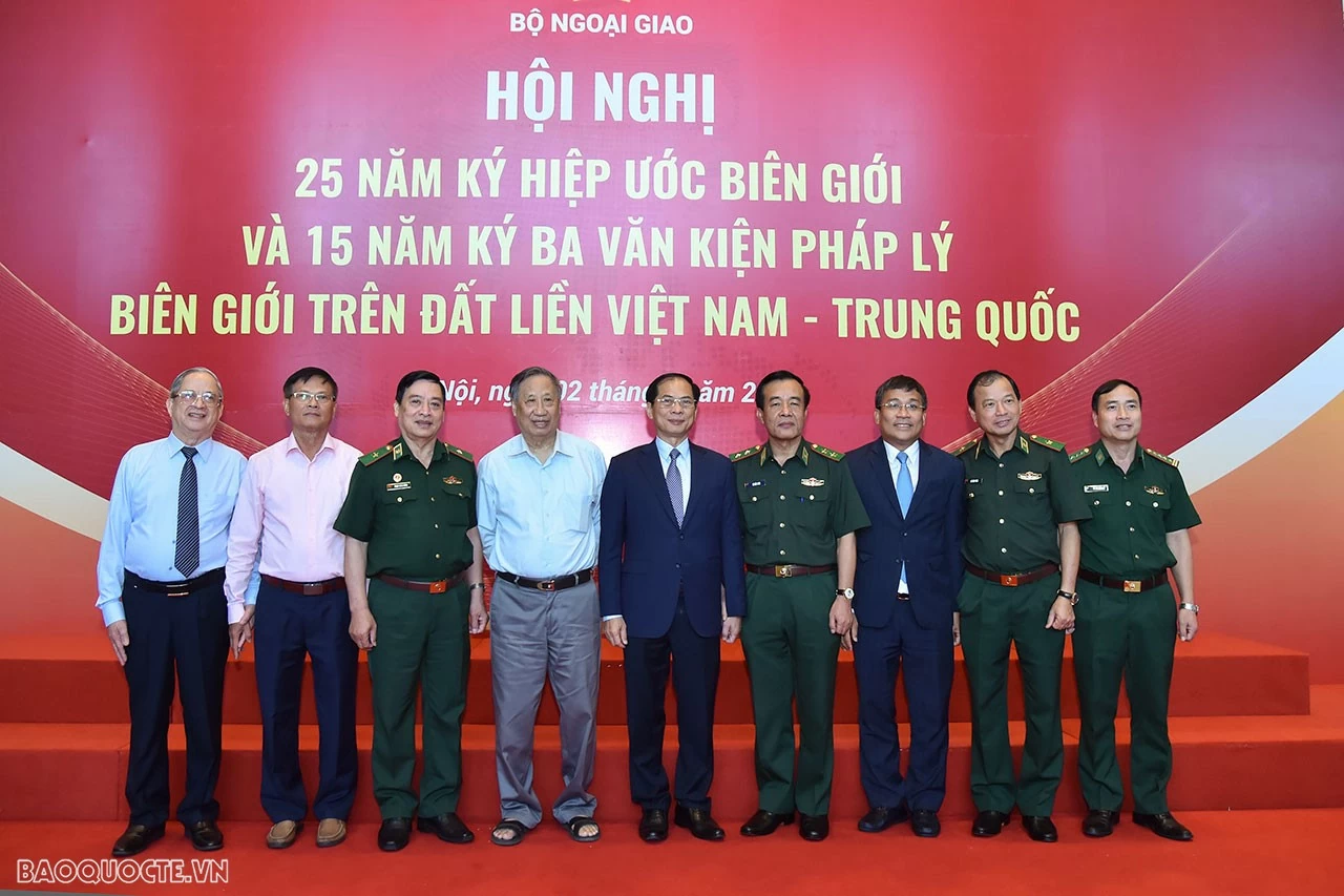 Xây dựng đường biên giới Việt Nam-Trung Quốc hòa bình, ổn định, góp phần thúc đẩy phát triển kinh tế xã hội Xây dựng đường biên giới Việt Nam-Trung Quốc hòa bình, ổn định, góp phần thúc đẩy phát triển kinh tế xã hội